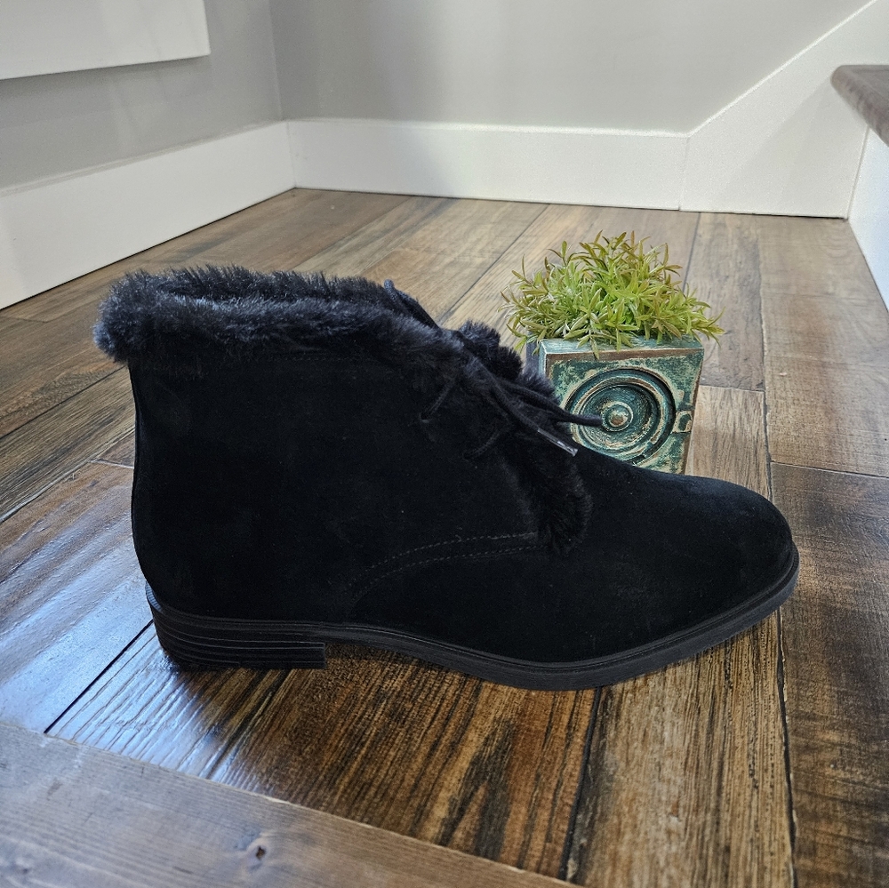 New. Hush Puppies Bailey Fur Lined Ankle Boots. Size 10 Wide.